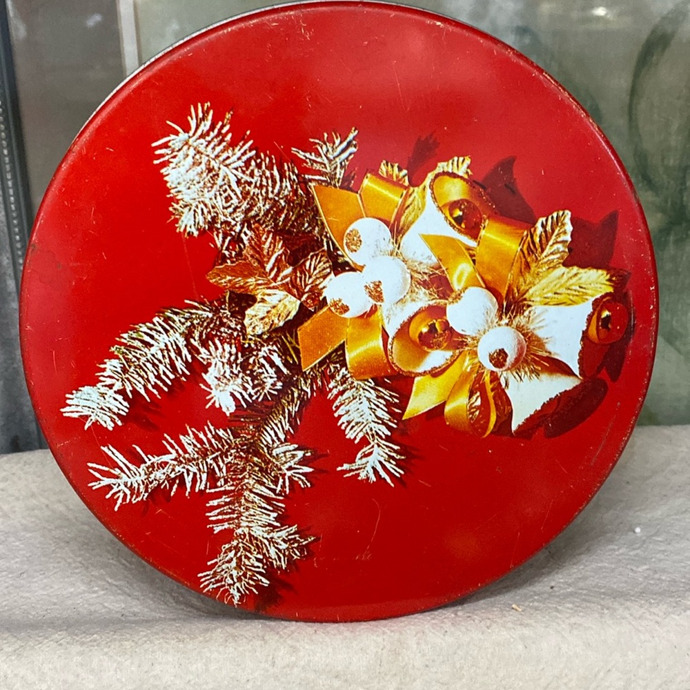 Vintage Hillson Nut Co Cleveland OH Christmas Nut Cookie or Candy Tin